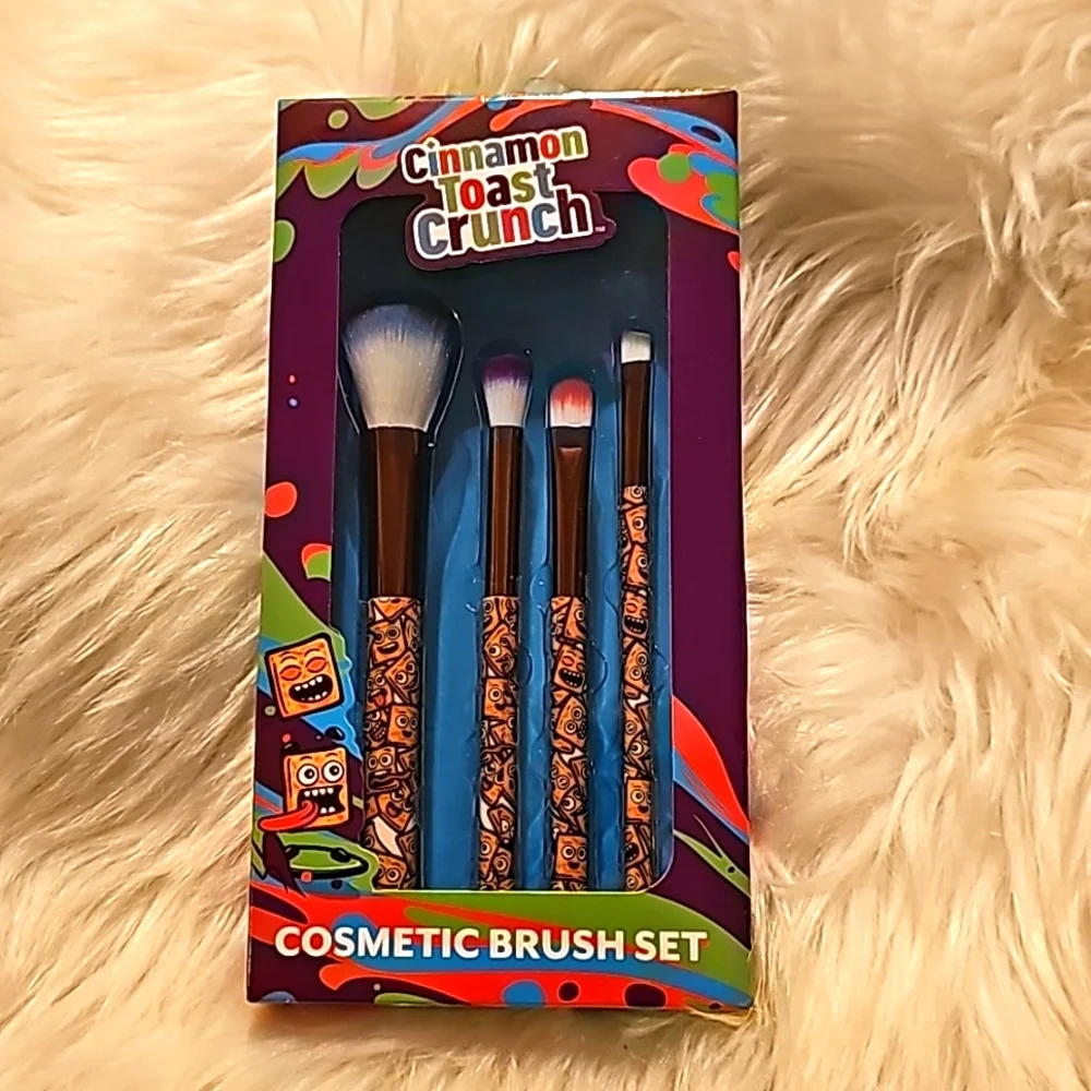 Cinnamon Toast Crunch 4 Piece Cosmetic Brush Set - Picture 7 of 12